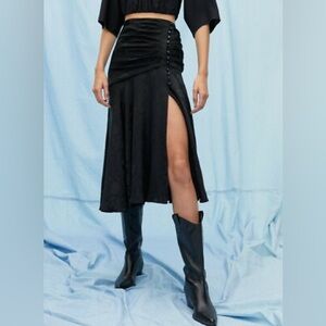 Aritzia Le Fou Wilfred Tango Tulip Skirt sz 2 Black Silk Side Slit Gothic Midi